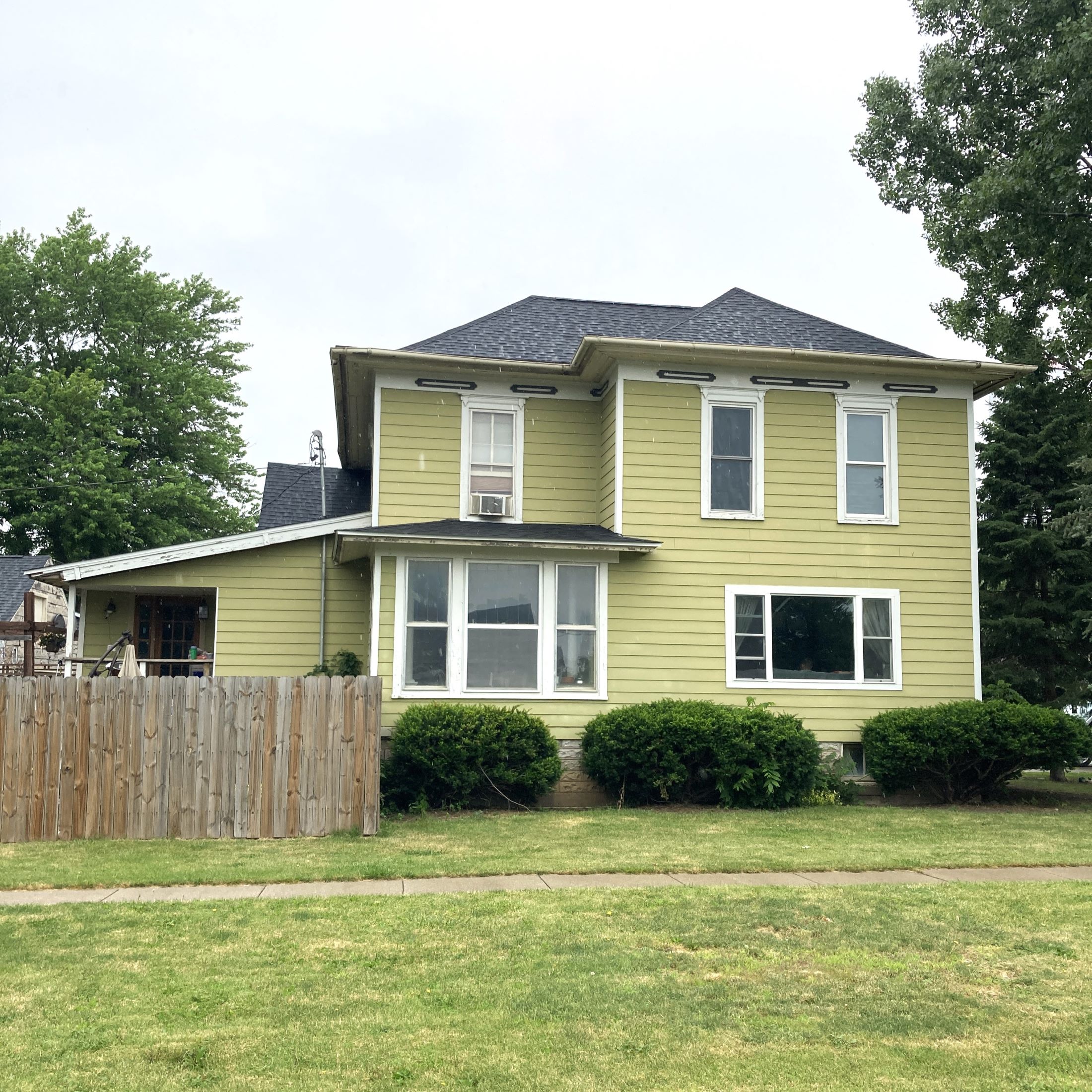 Grinnell, IA Homeowners! Don’t Neglect Hail Damage! Get a Roof Replacement!