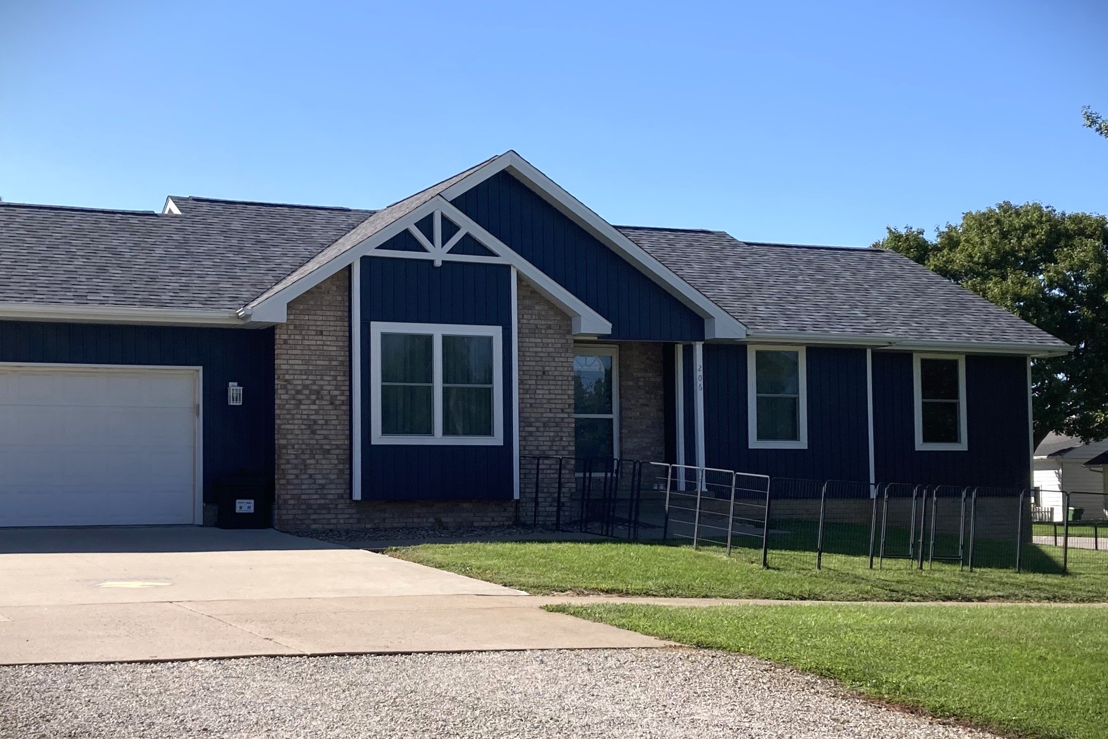 Enhancing Durant IA Home with Architectural Shingles and Vinyl Siding